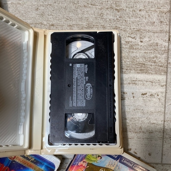 Set of 5 Disney VHS tapes.Pinocchio new in package - Picture 11 of 15